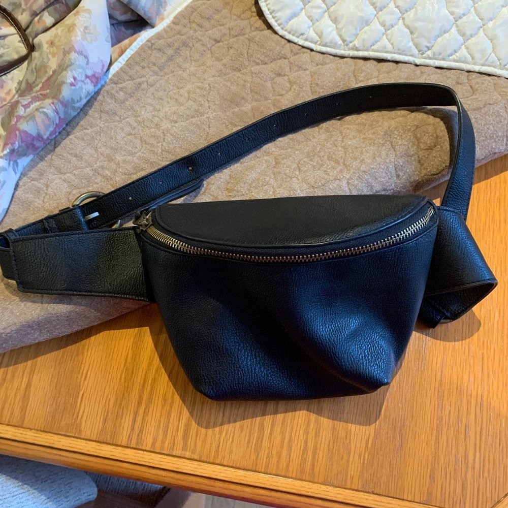 universal threads black fanny pack